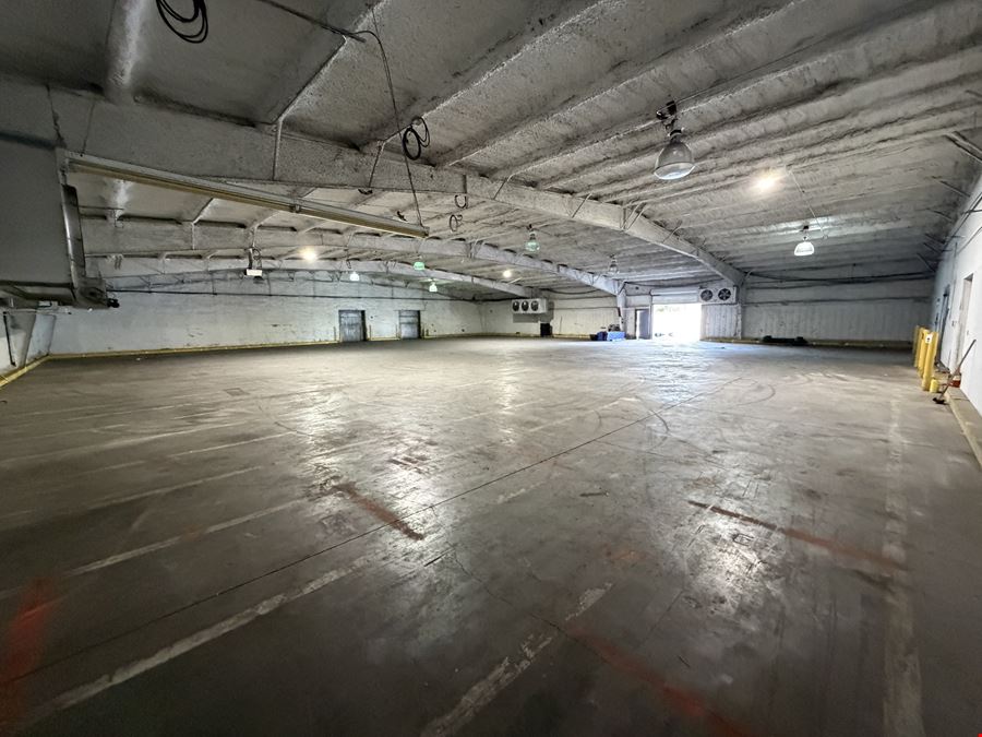 Plant City Warehouse w/ Paved Laydown Yard