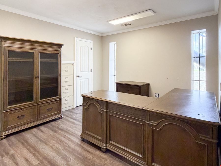 ±10,000 SF Office/Warehouse with Yard Space