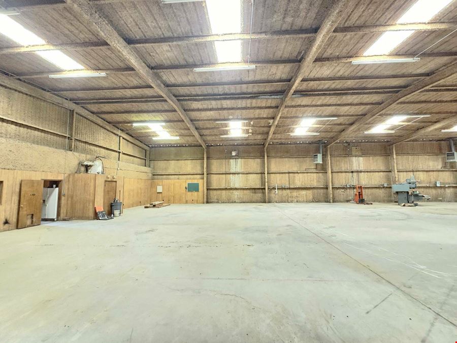 2 Loading Dock Shop/Office Near I-20