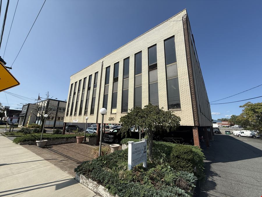 2280 Grand Ave