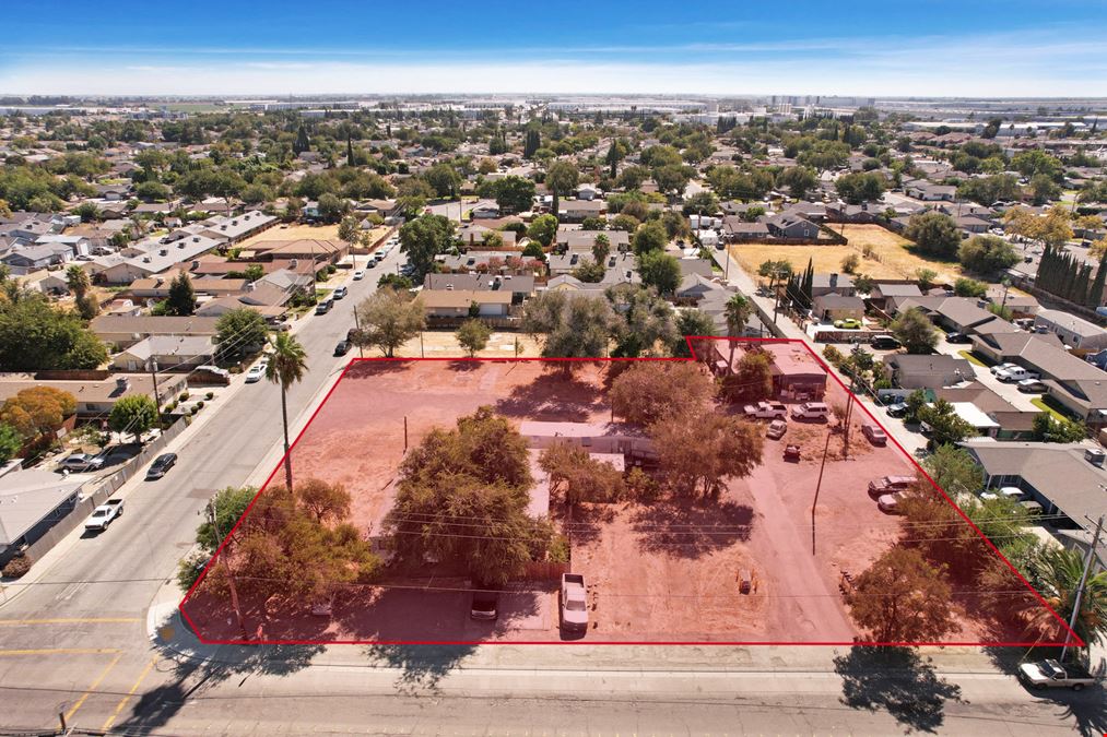 2840, 2888, 2896 Holly Dr