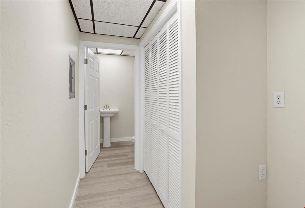 Office Bldg in Alexus Estates