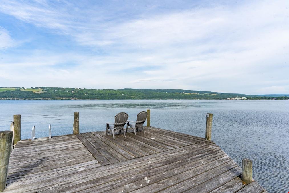 Admiral Peabody's  Lakeside Lodging