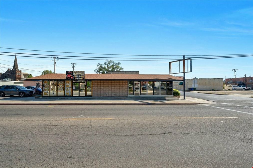 Owner User/Investment Retail Building in Porterville, CA