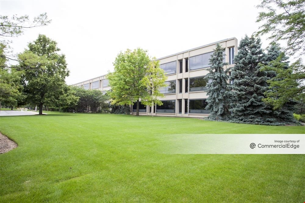 Kemper Lakes Business Center - Three Corporate Drive