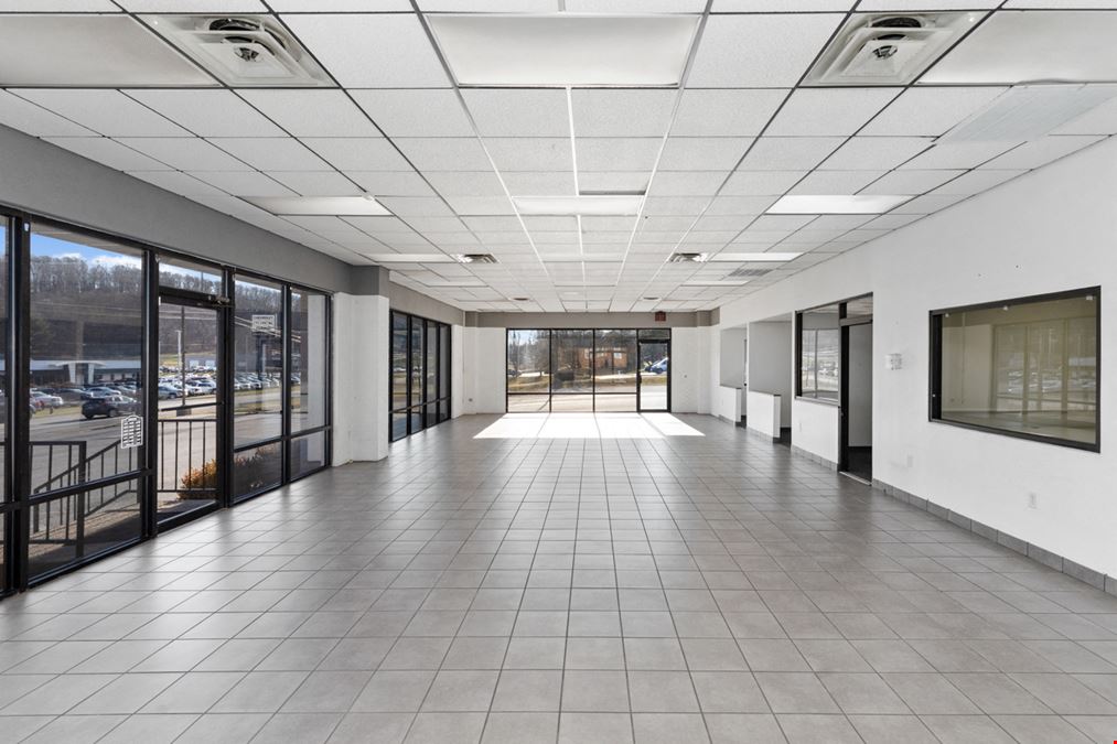 5,500 SF COMMERCIAL SPACE AVAILABLE | GREAT VISIBILITY