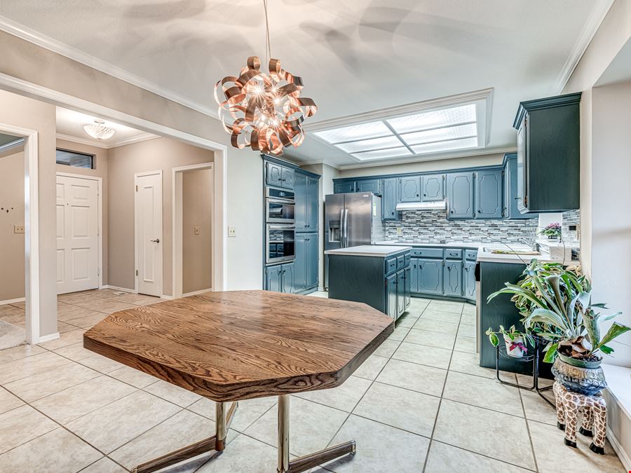 1320 Von Elm Pl