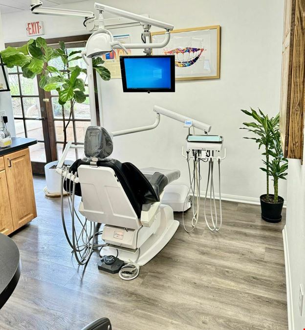 Alta Vista Professional | Occupied Dental Office