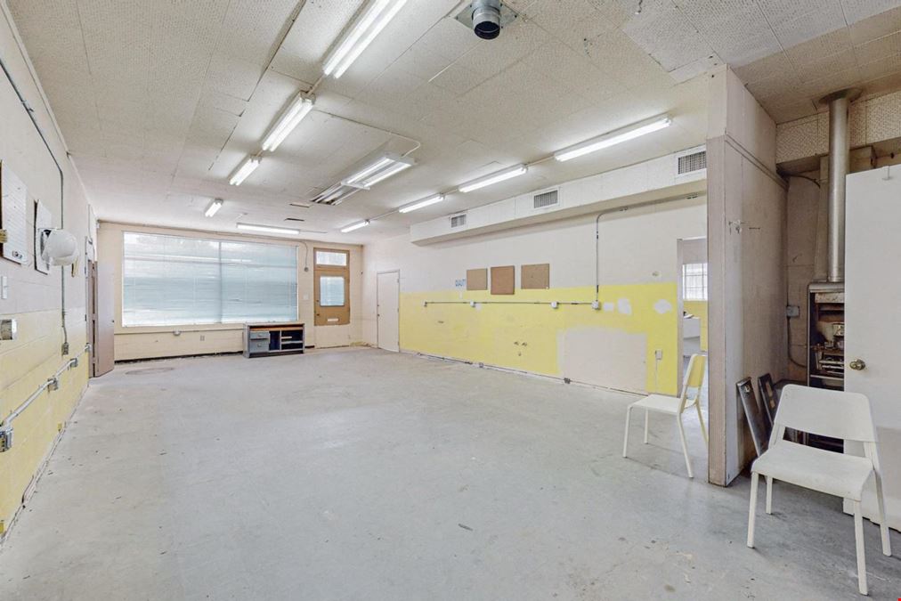 Open Flex Space in Nob Hill with Yard