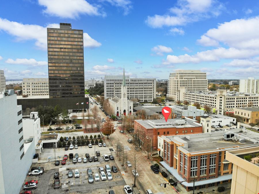 Downtown Offices in Gras Town Plaza