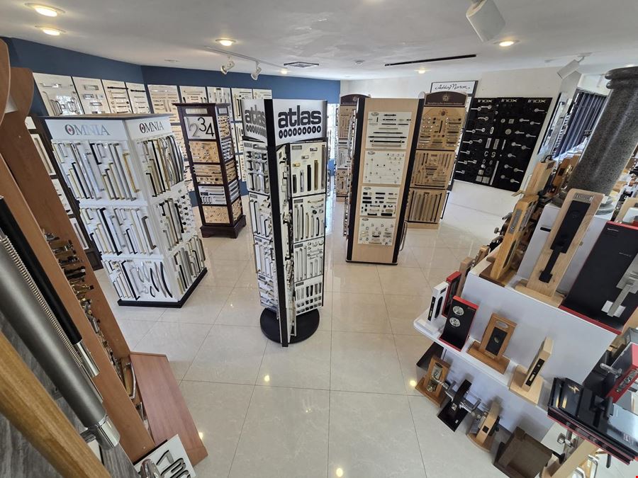 Freestanding Retail / Showroom Bldg