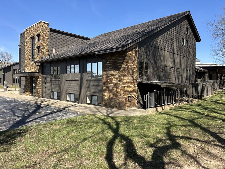 ±9,692 SF OF OFFICE SPACE FOR SALE OR LEASE IN SOUTHEAST SPRINGFIELD