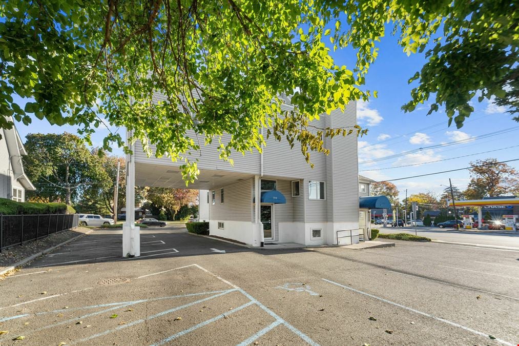 4,494 SF Medical/Office/Retail Building | 11,252 SF Corner Lot Size | For Sale