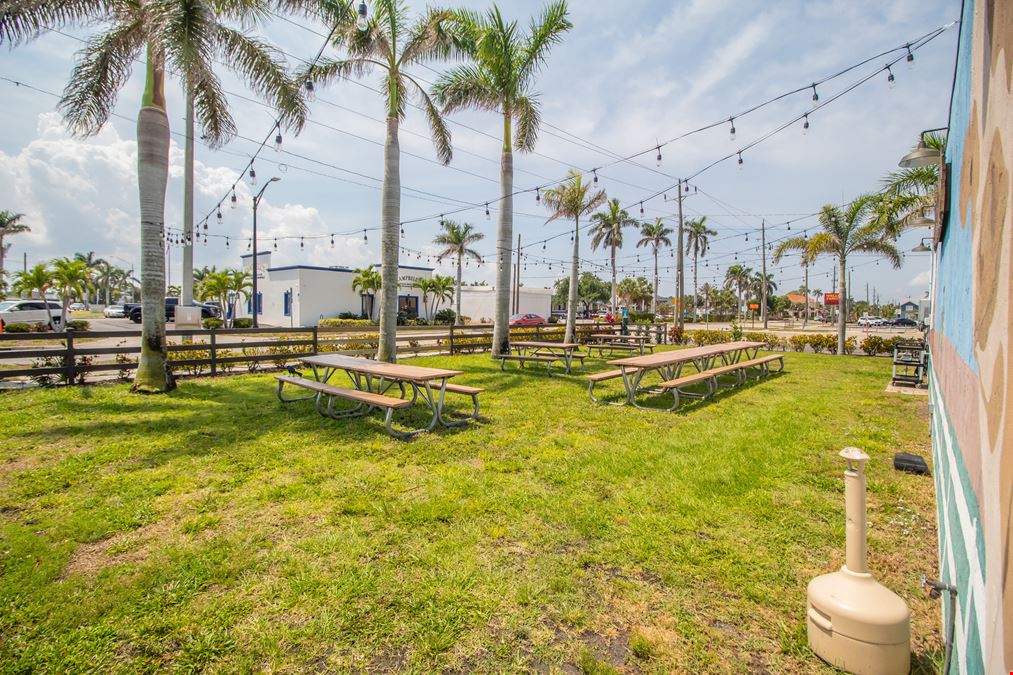 Burg’r Bar | Restaurant & Real Estate
