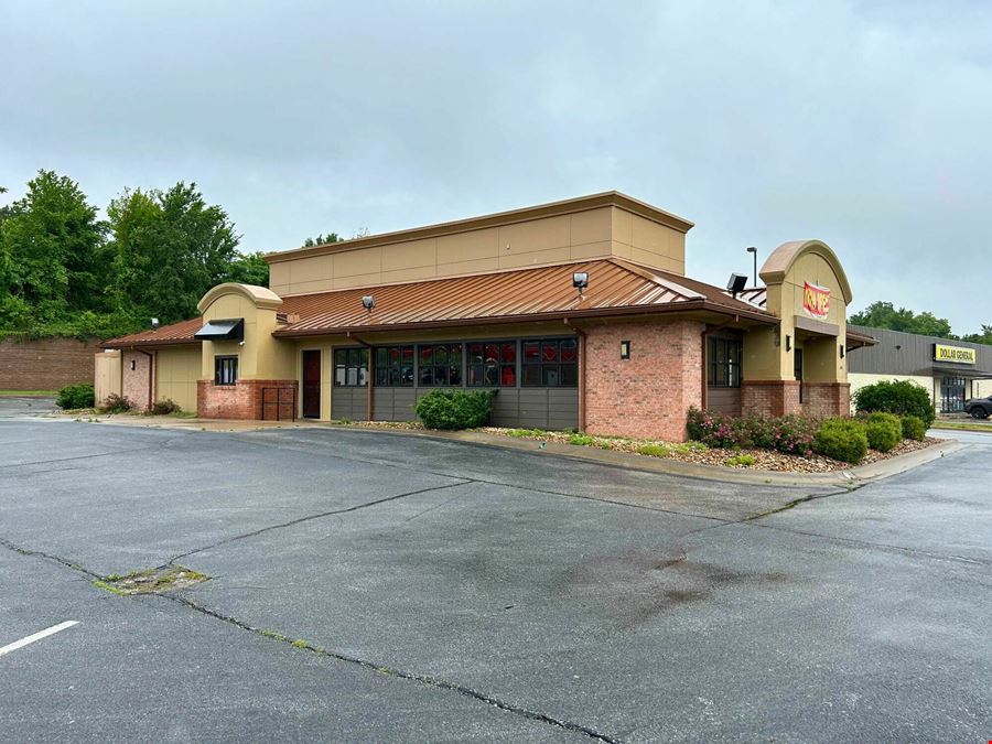 ±3,700 SF RETAIL SPACE FOR SALE OR LEASE IN NEOSHO MO