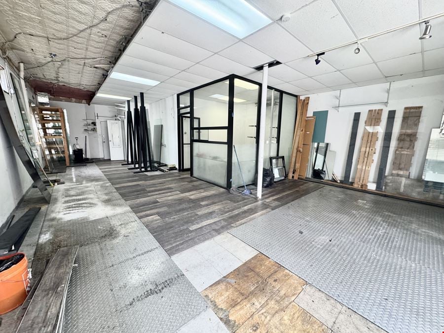 Retail space for lease in Long Island City