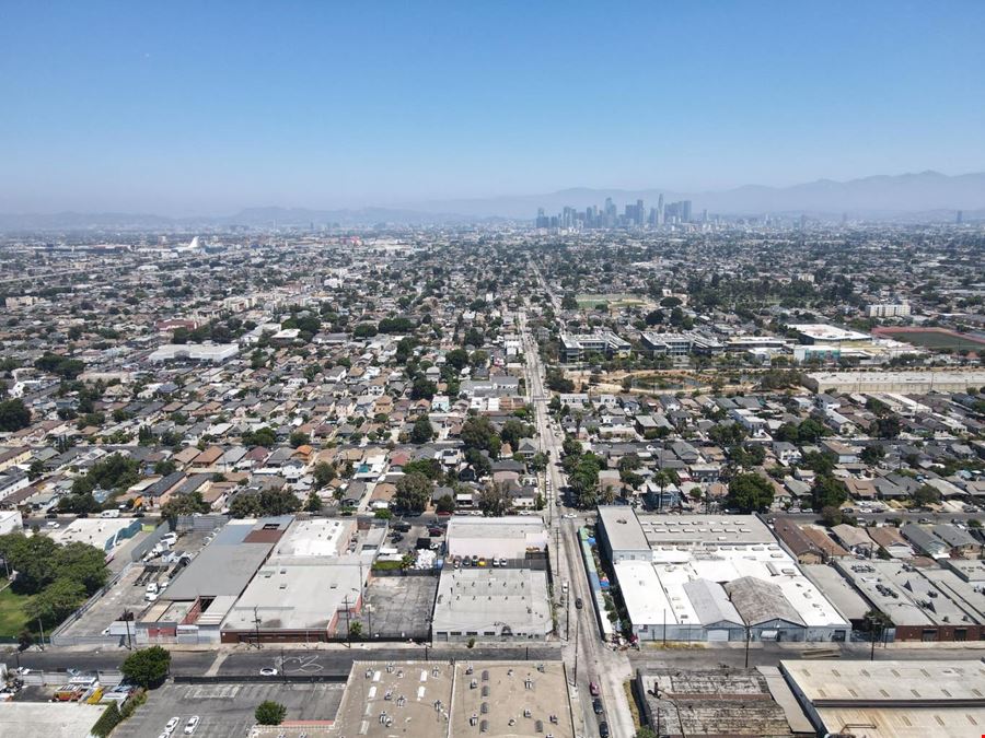 5725 S San Pedro St, Los Angeles, CA