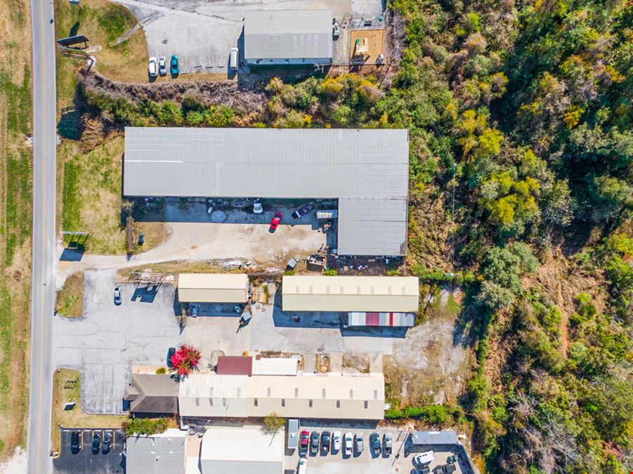 2,000 SF Warehouse For Lease near Scenic & Walnut Lawn