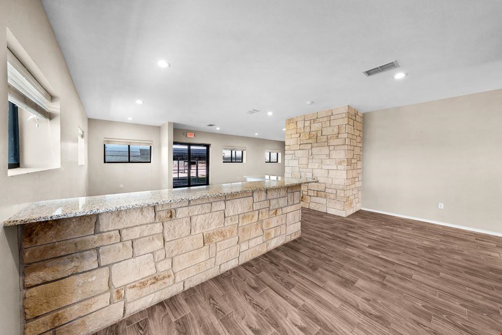 11639 E US-175