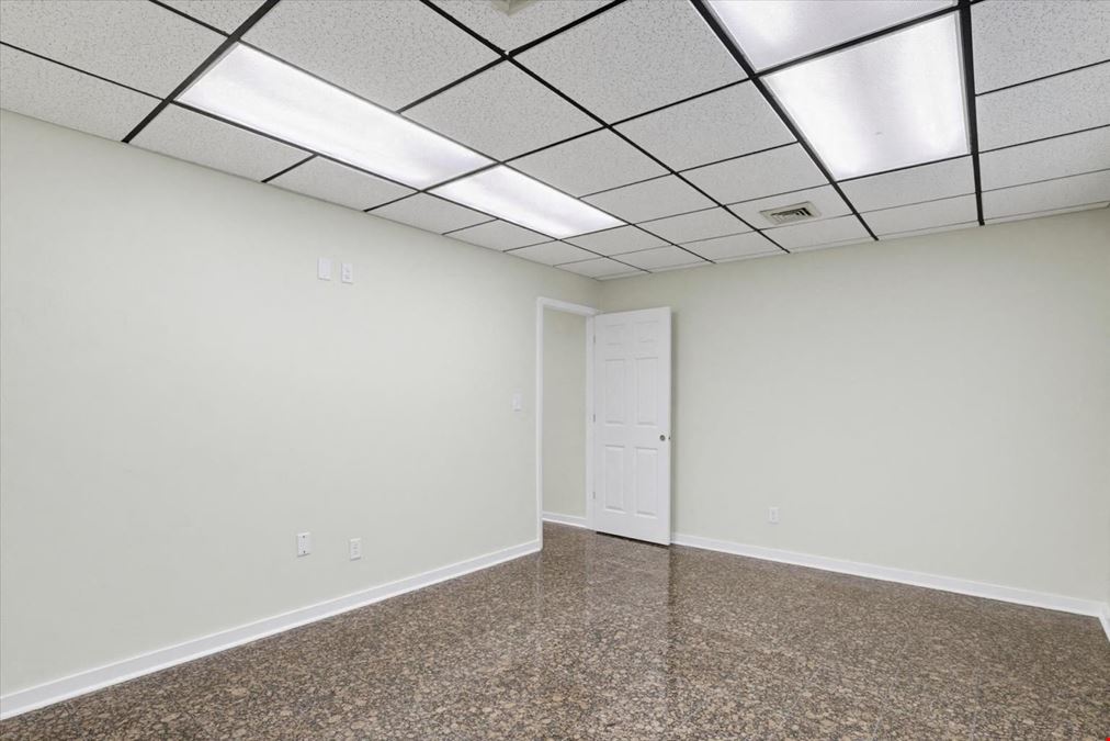 Office Bldg in Alexus Estates