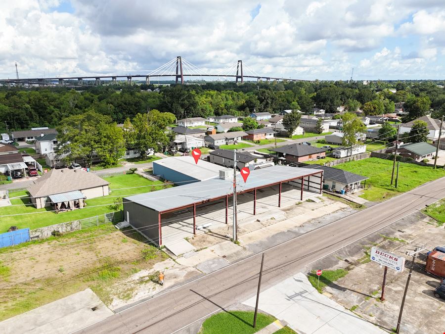 Industrial Warehouse with Covered Storage in Luling