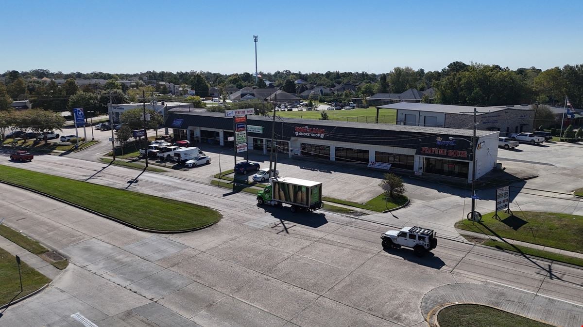 Coursey Retail Center For Lease