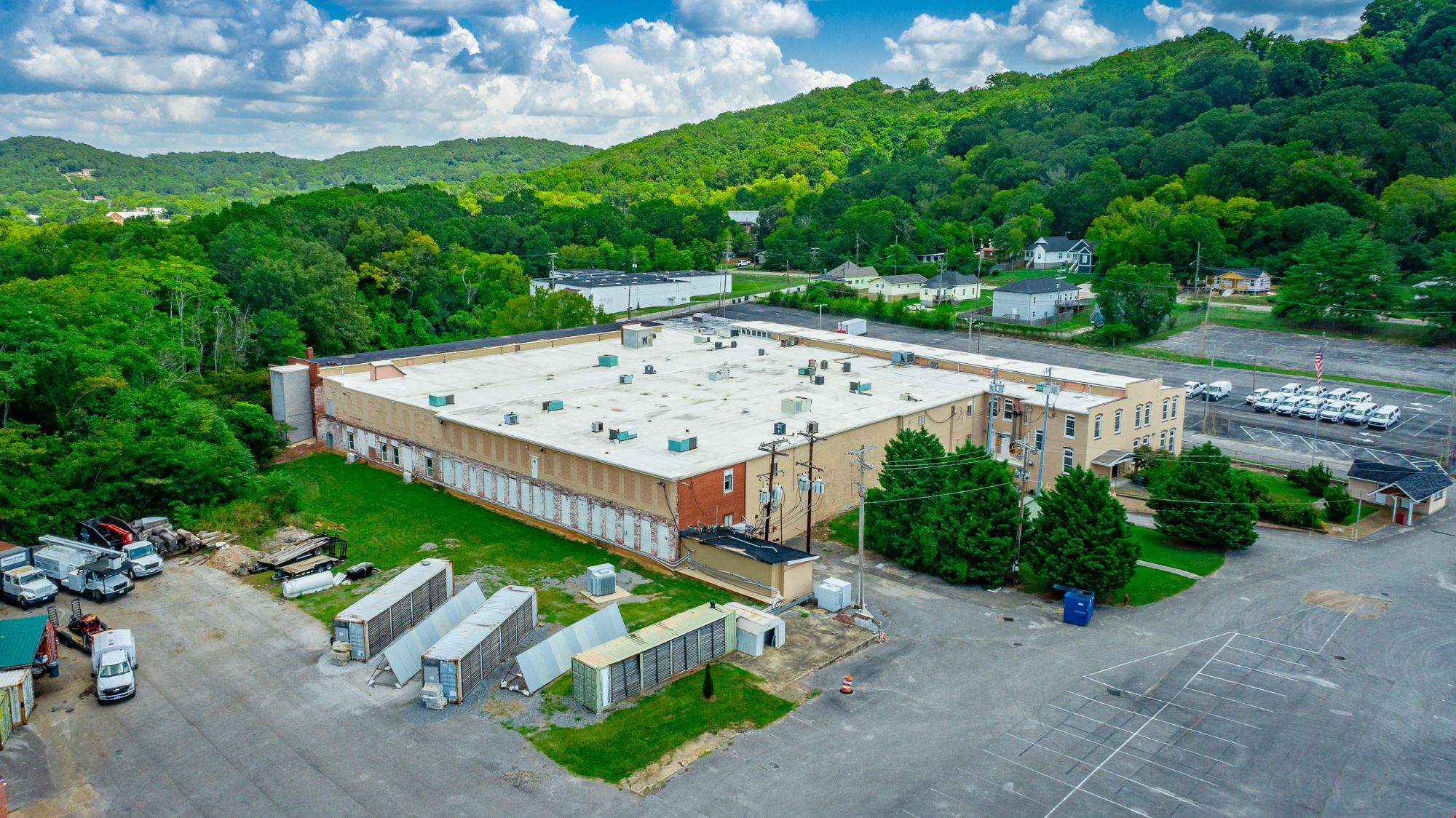 2001 N Chamberlain Ave Industrial and Office Mixed 147,302 SF on 11.59 Acres