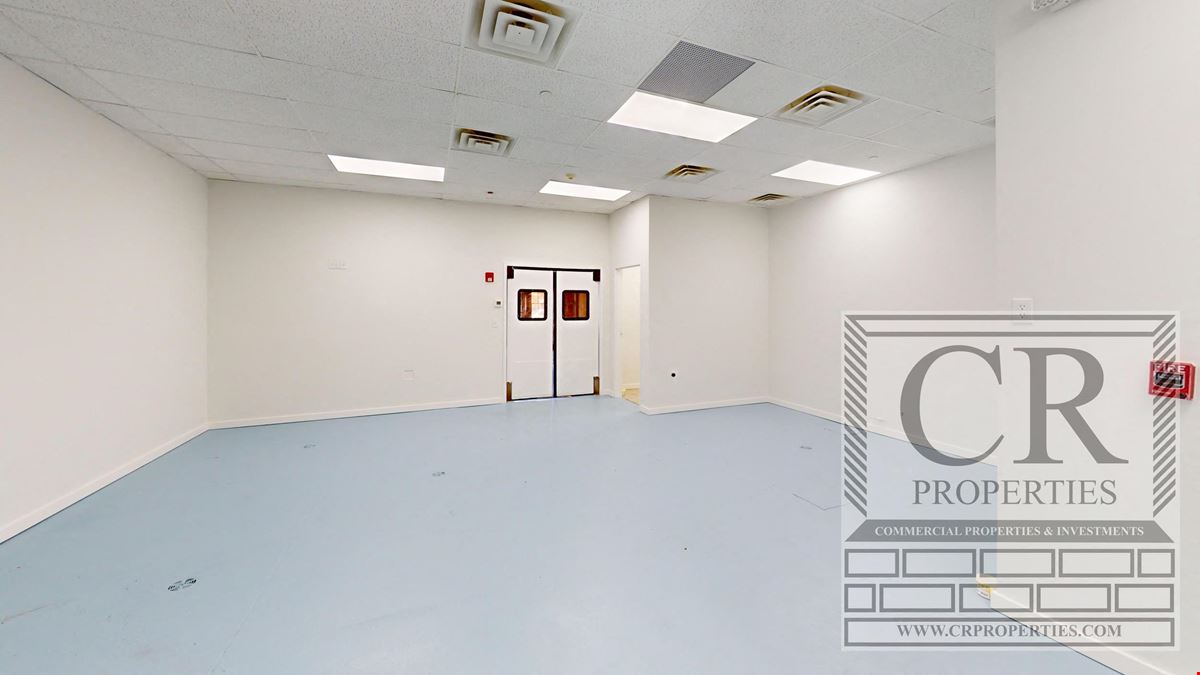 Arlington Square For Lease: 2,400 SF