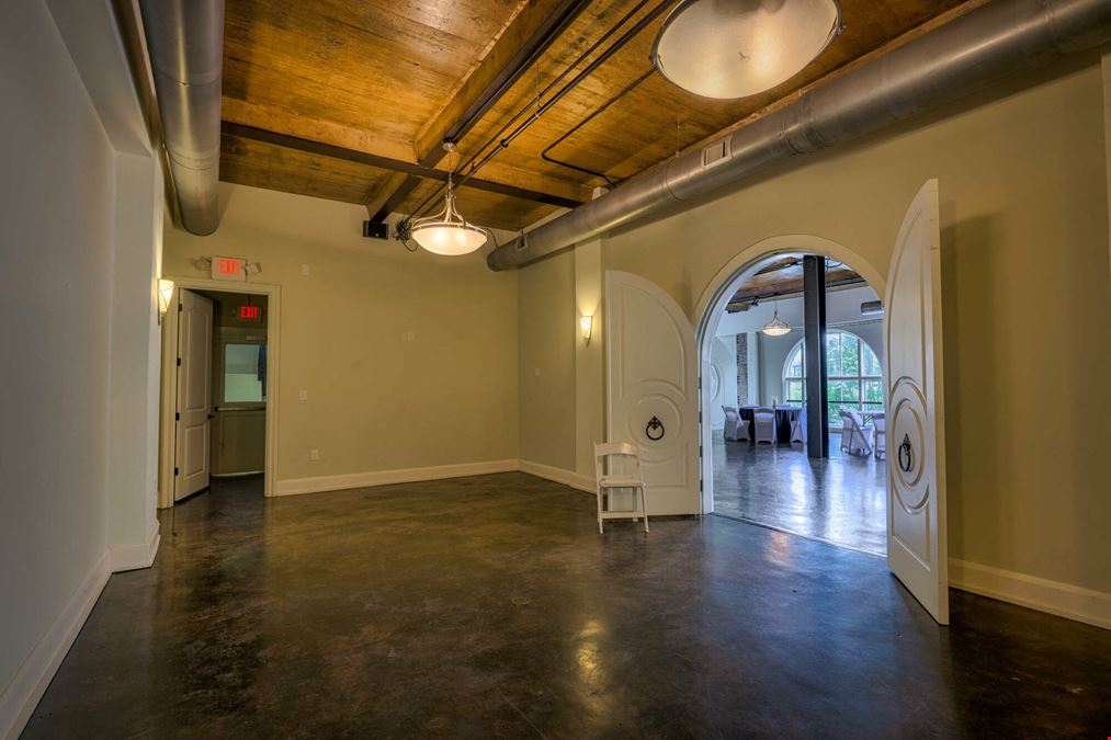 Urban Lofts, Boutique Hotel & Signature Rooftop Bar with Elevator