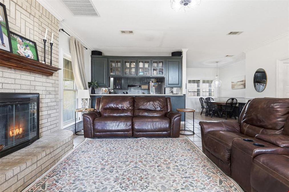 2116 Woodard Ave