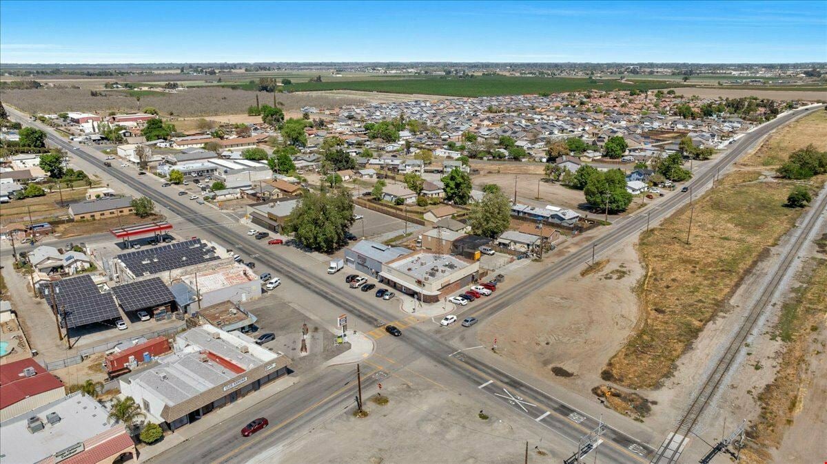 High Street Visibility Retail Space in Armona, CA