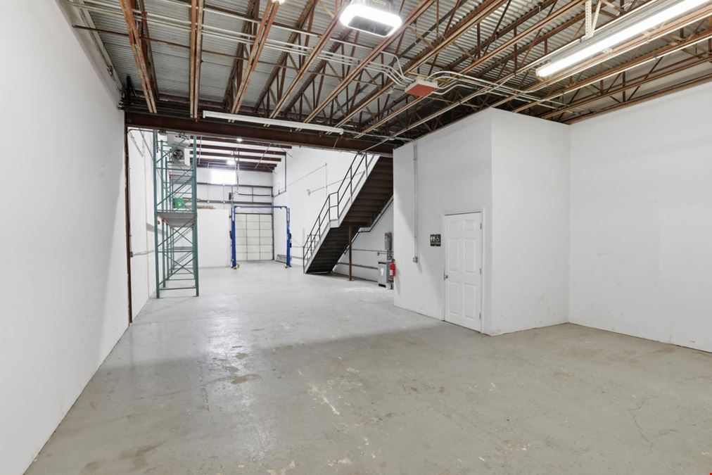Class B 2,929sf Industrial Flex Condominium for Lease in Newburyport, MA