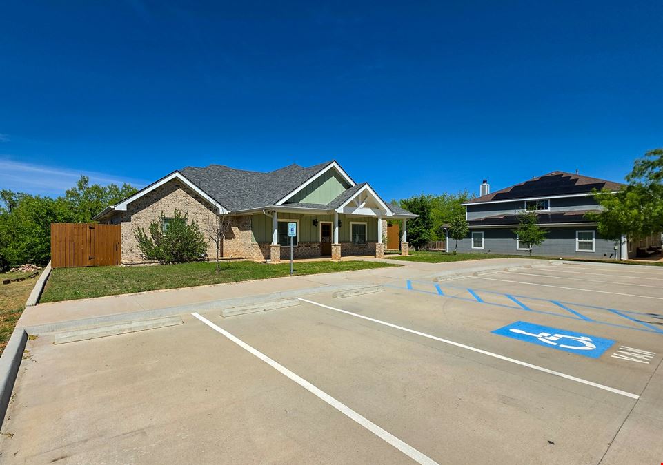 2426 LINCOLN DR 