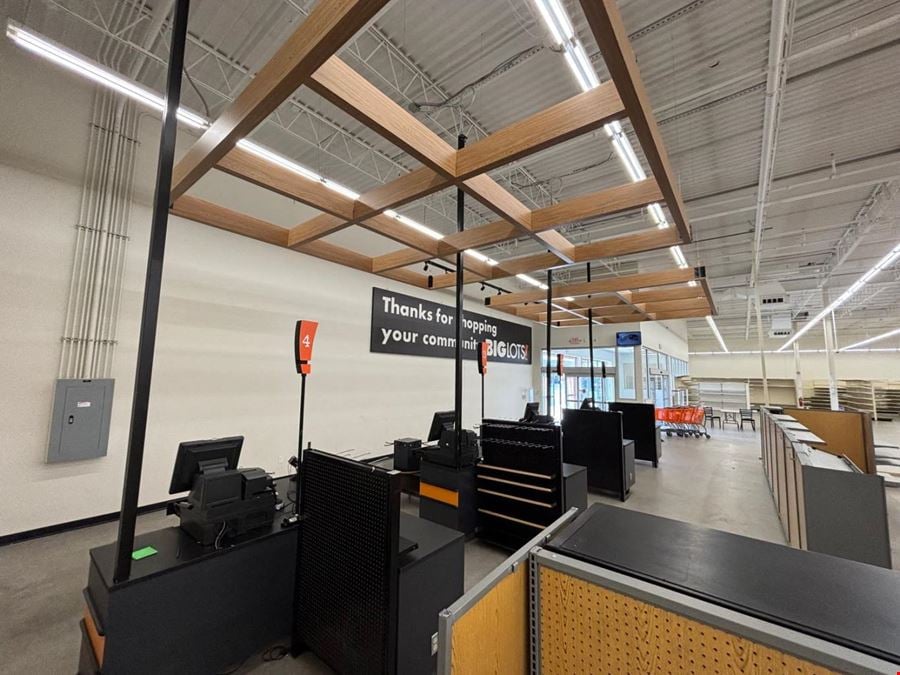 564 SE Washington Blvd - Eastland Shopping Center - Retail