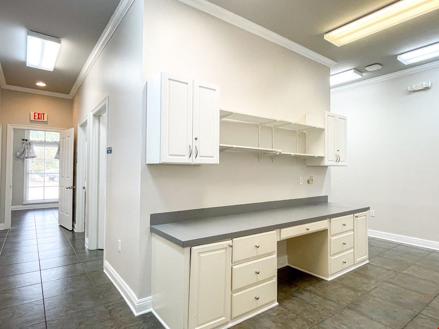 Professional Office Space on Bluebonnet - Ideal for Medical Use