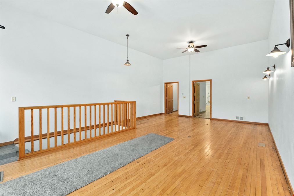 134 W Lincoln St
