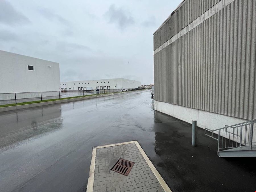 PRICE DROP: 2k-7.8k sqft industrial warehouse in Mississauga