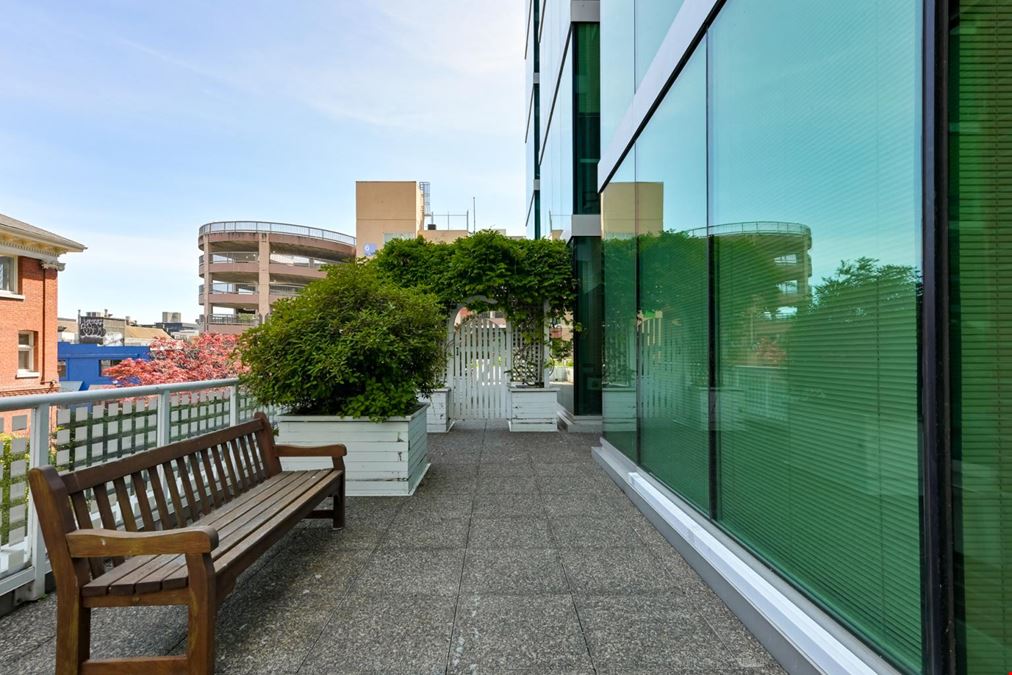 210 - 730 View St