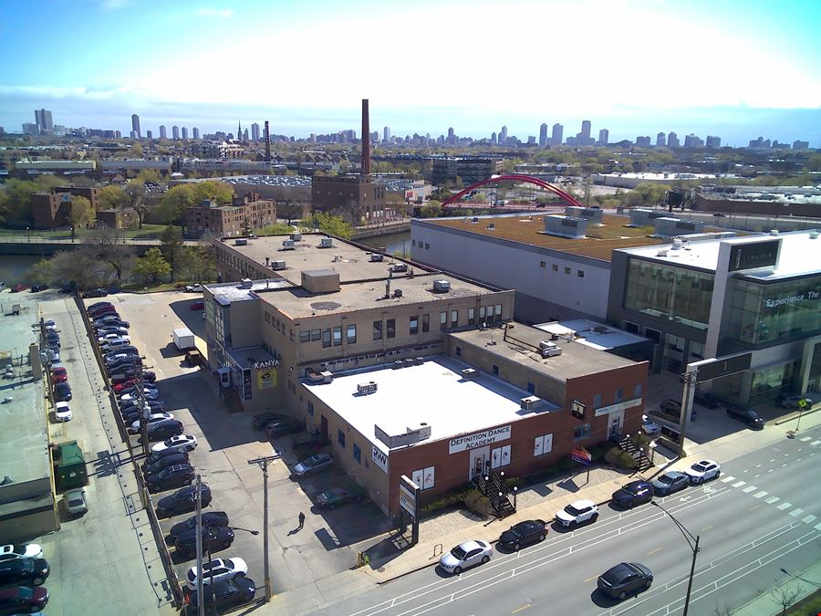 Retail or Office on Elston Avenue Available