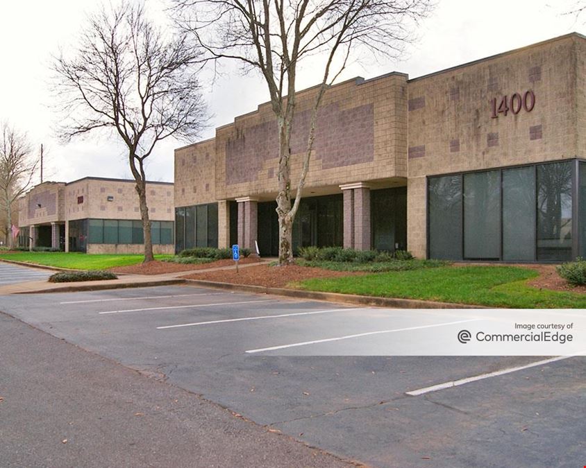 Camp Creek Business Center - 1400-2000 Centre Pkwy