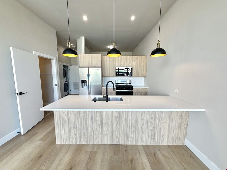 5151 N Lincoln Ave, Unit 101