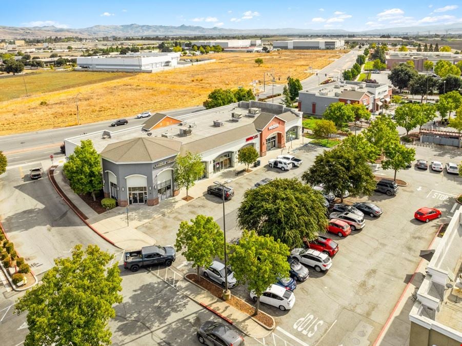 Vitamin Shoppe, Verizon Wireless & Shops at Gilroy Crossing
