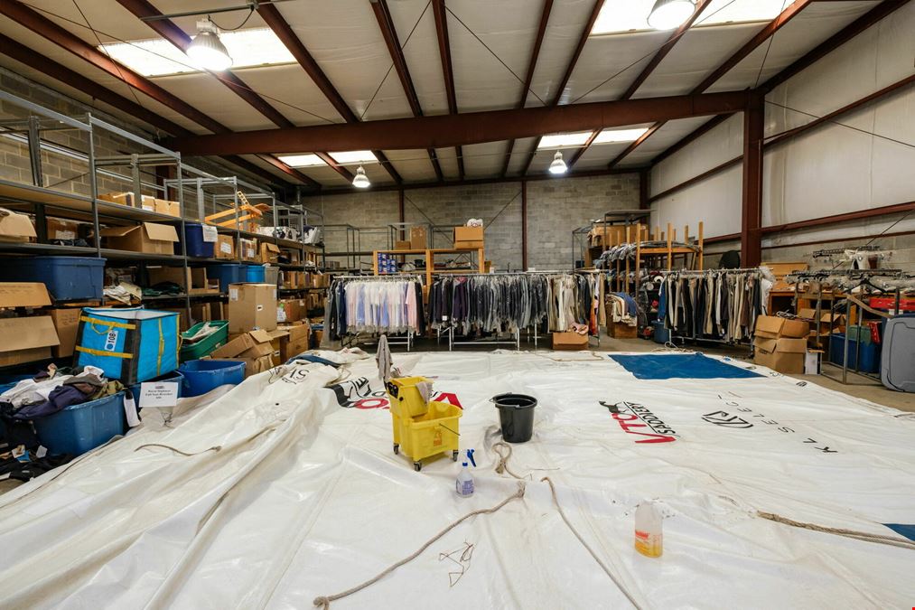 WAREHOUSE SPACE IN DOWNTOWN BROADWAY FOR LEASE