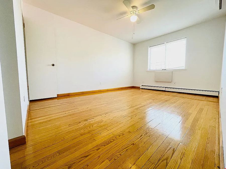 22-47 Harman St
