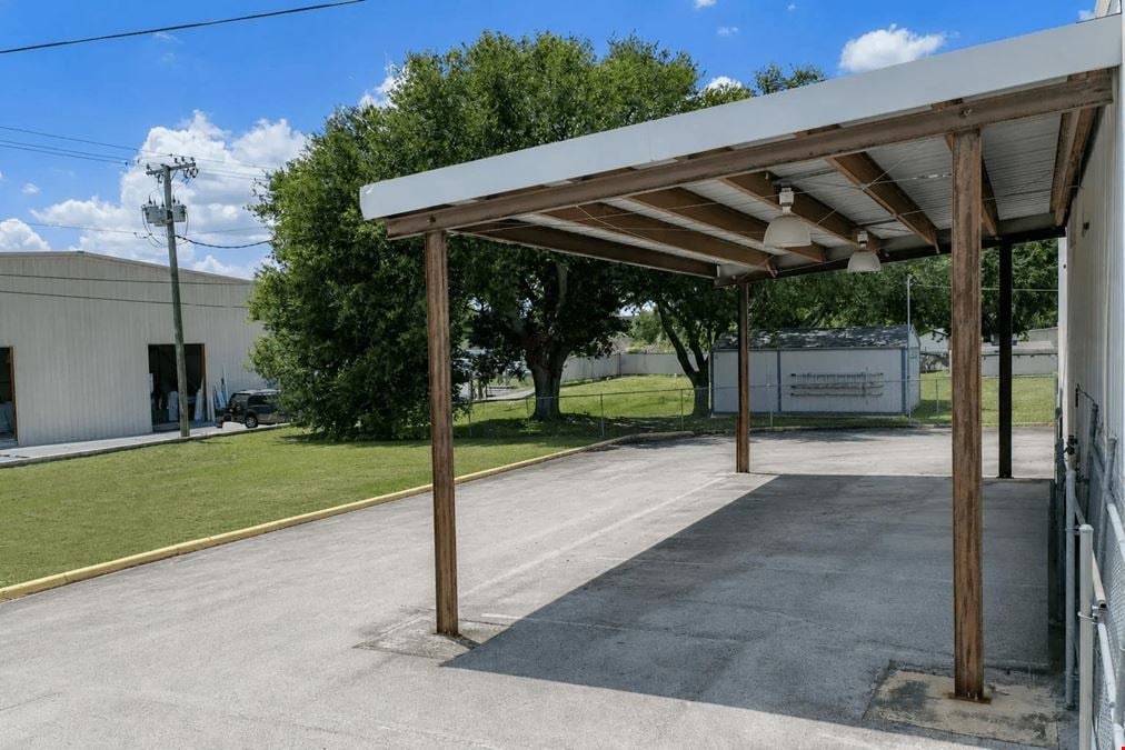 Retail Showroom & Warehouse - 11,000+ SF in South Lakeland