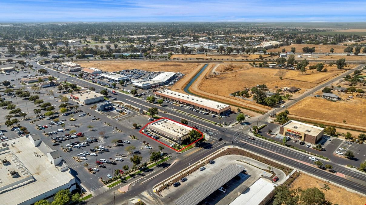 ±1,200 SF Retail Shop Space / Office For Lease - Madera, CA