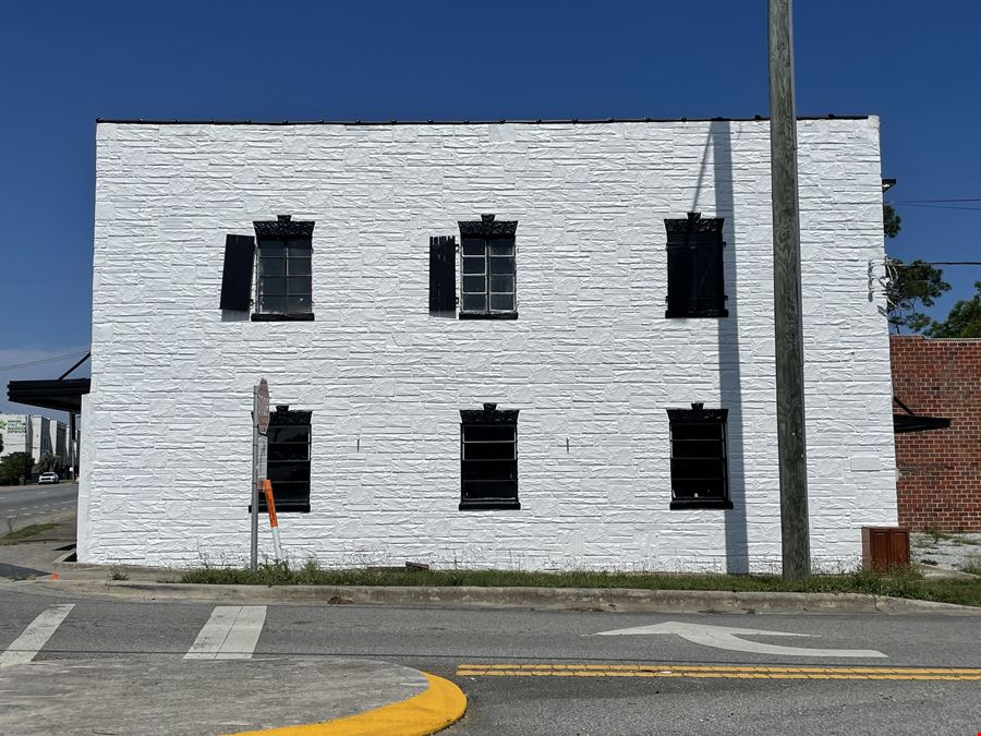 High-Visibility Retail or Office Space –Resmondo Building- 4113 Barrancas Ave, Pensacola