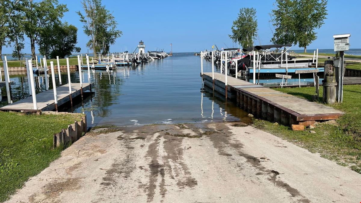 Pointe Au Gres Marina & Campground 