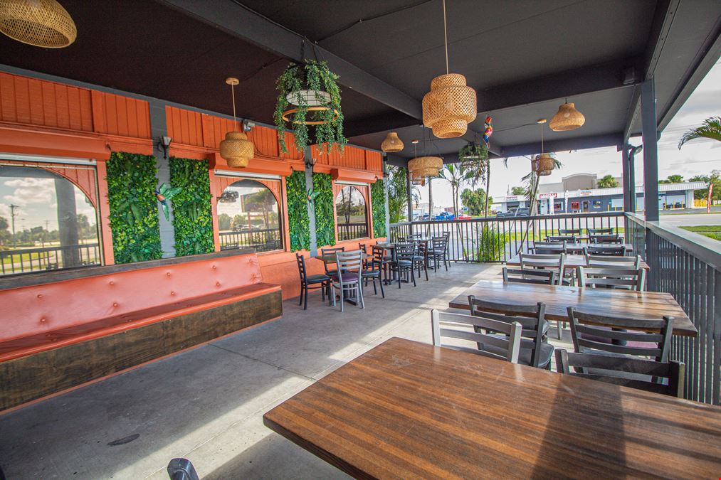 Turnkey Restaurant with Great Visibility in North Fort Myers