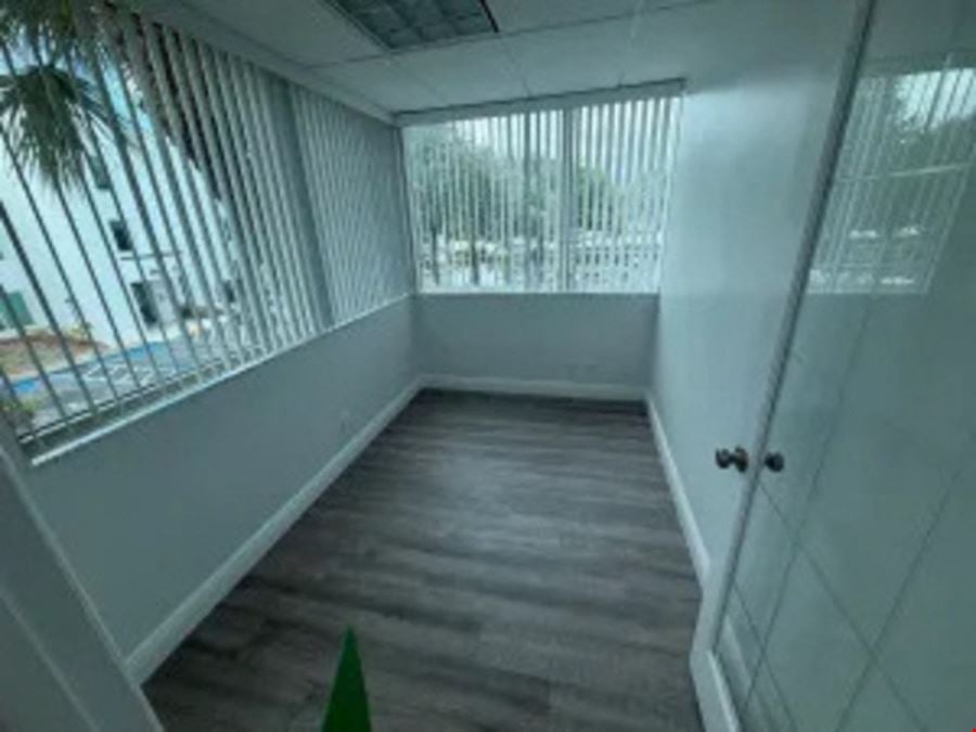 1743 SF Suite 203E PROFESSIONAL & MEDICAL OFFICE SPACE FOR LEASE